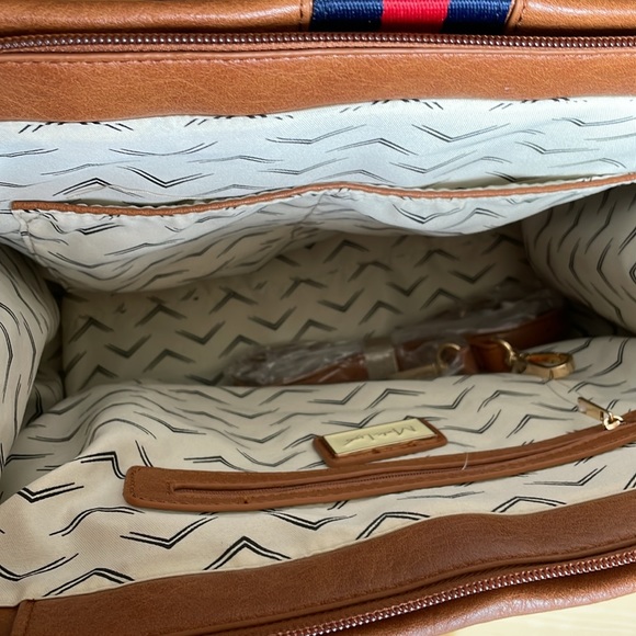 GUC Mode Luxe Handbag with detachable strap - Picture 6 of 7